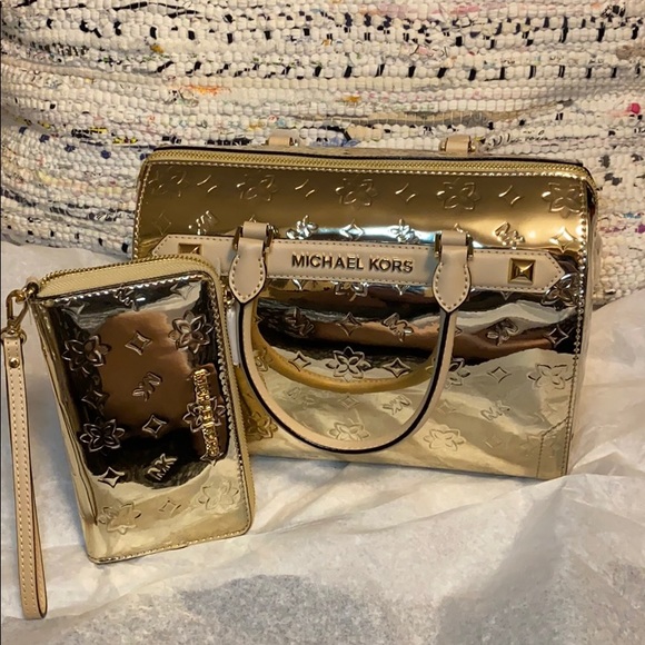 MICHAEL Michael Kors Handbags - Michael kors metallic gold duffle satchel & wallet